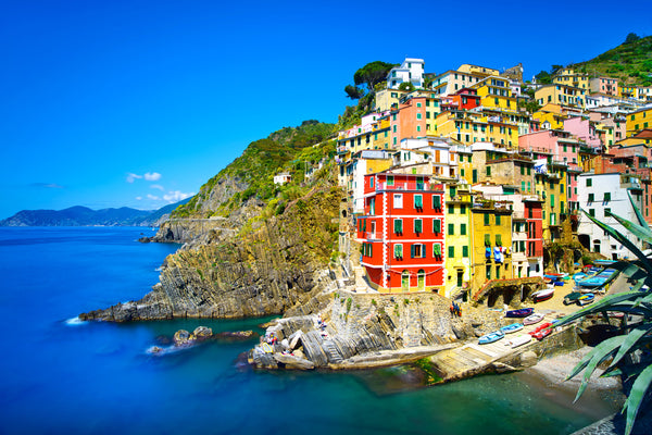 Riomaggiore Houses on Cliff, Cinque Terra, Italy
